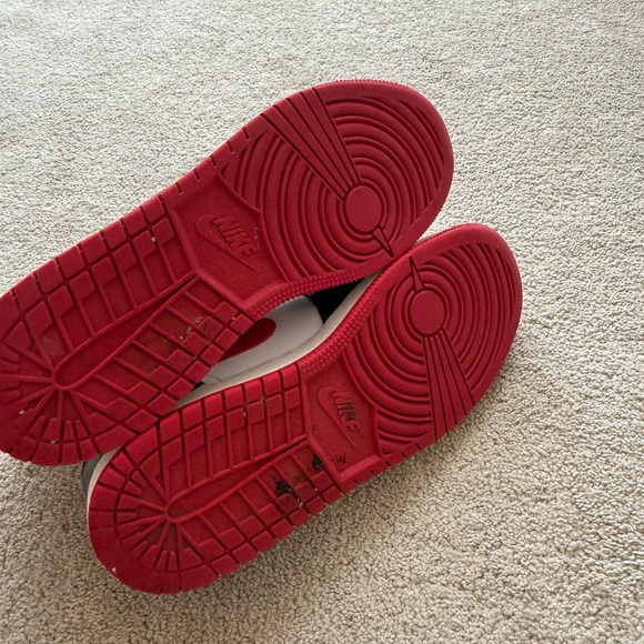 Nike Air Jordans white/ gym/ Black/ Red grade school boys sneakers size 6Y - Picture 5 of 5